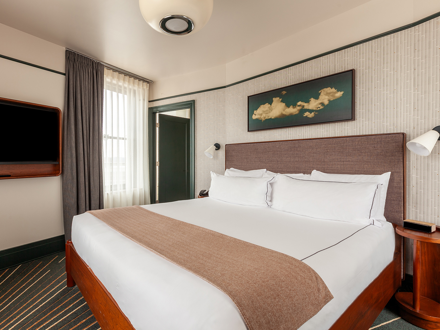 The Flat Iron Hotel Apex King Suite R 01