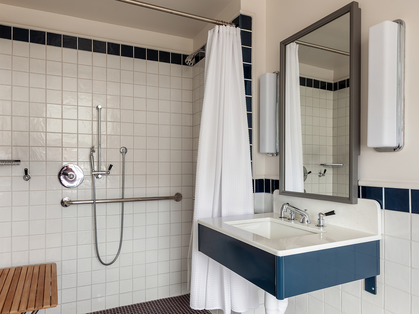 The Flat Iron Hotel Double Queen Ada R 04