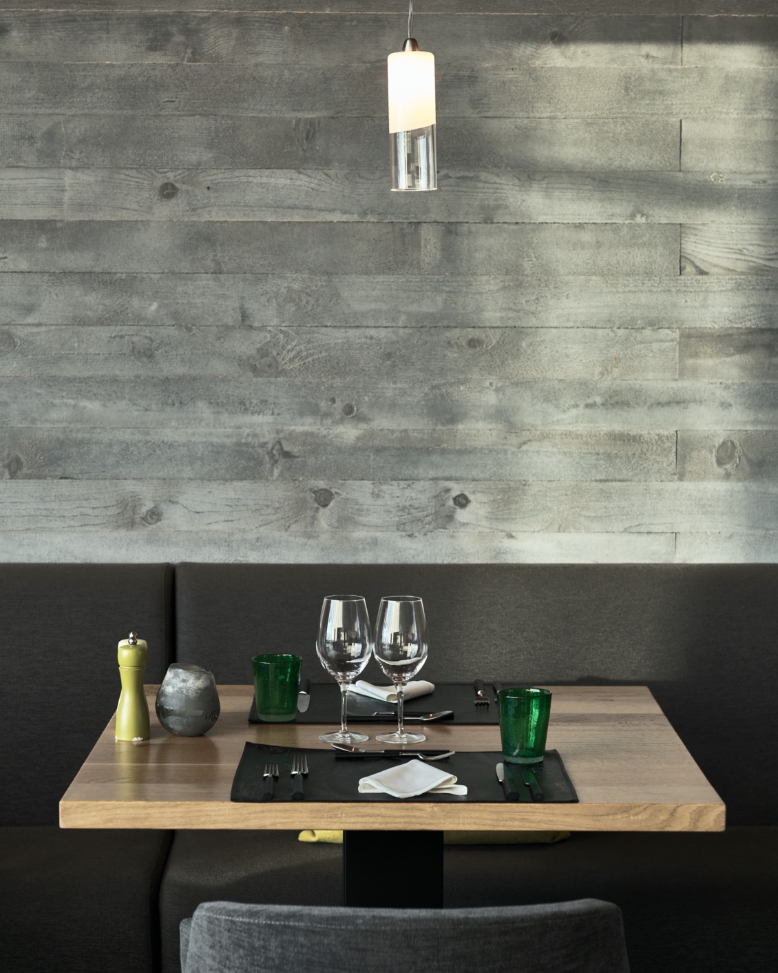 007 Chetzeron Dining Table