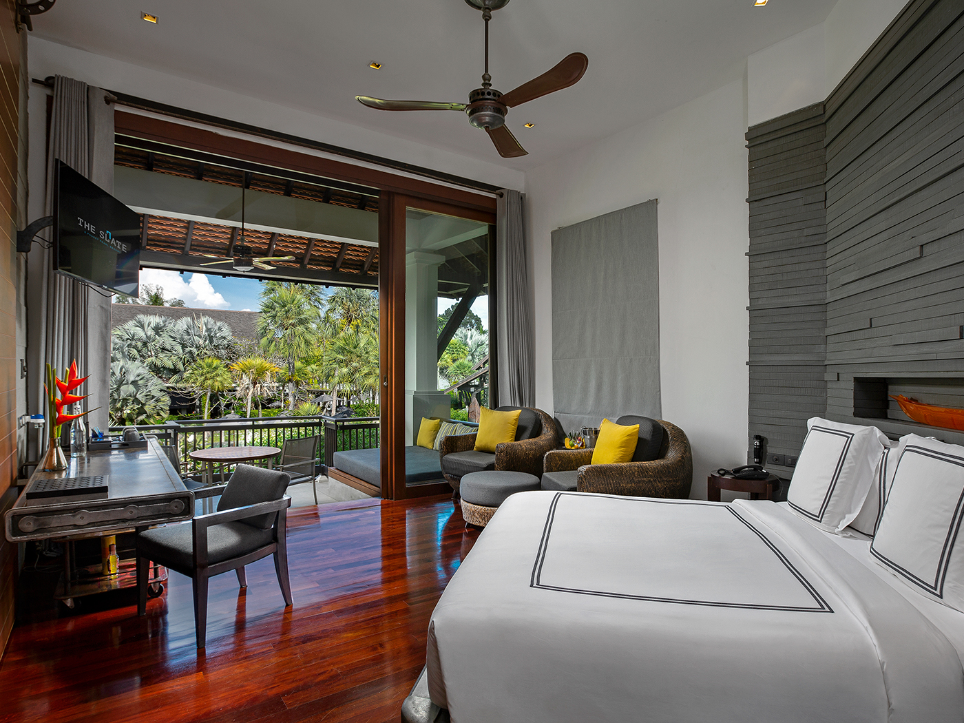 The Slate Pearl Bed Suite V5 R 01