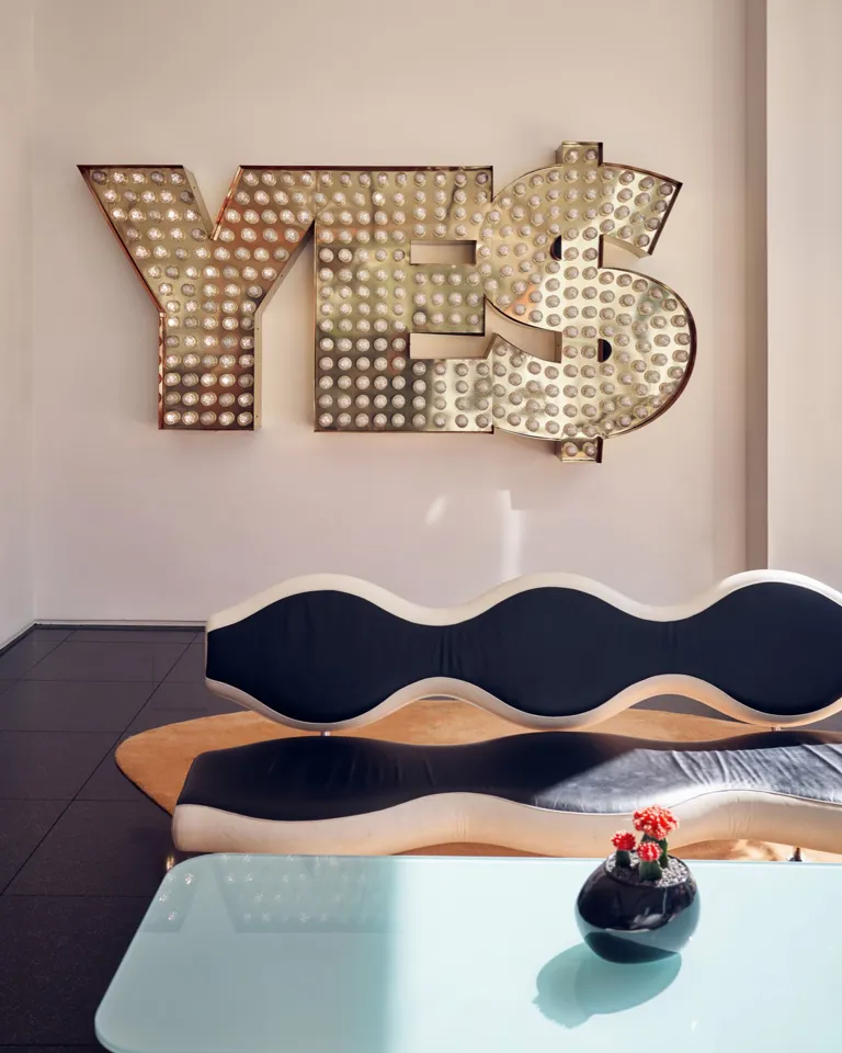 007 Dakis Joannou Yes Hotels Semiramis