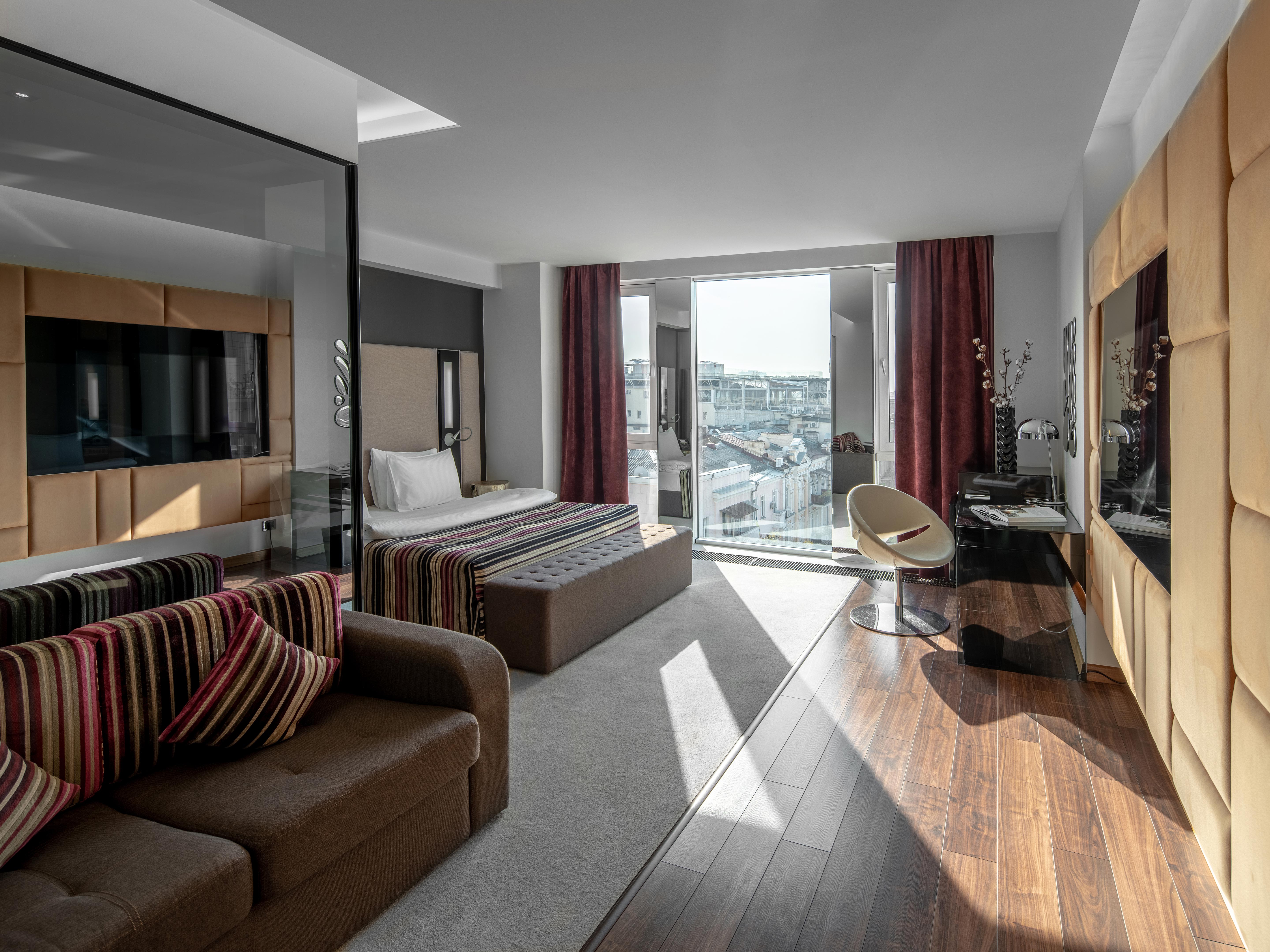 11 Mirrors Rooms in Kiev